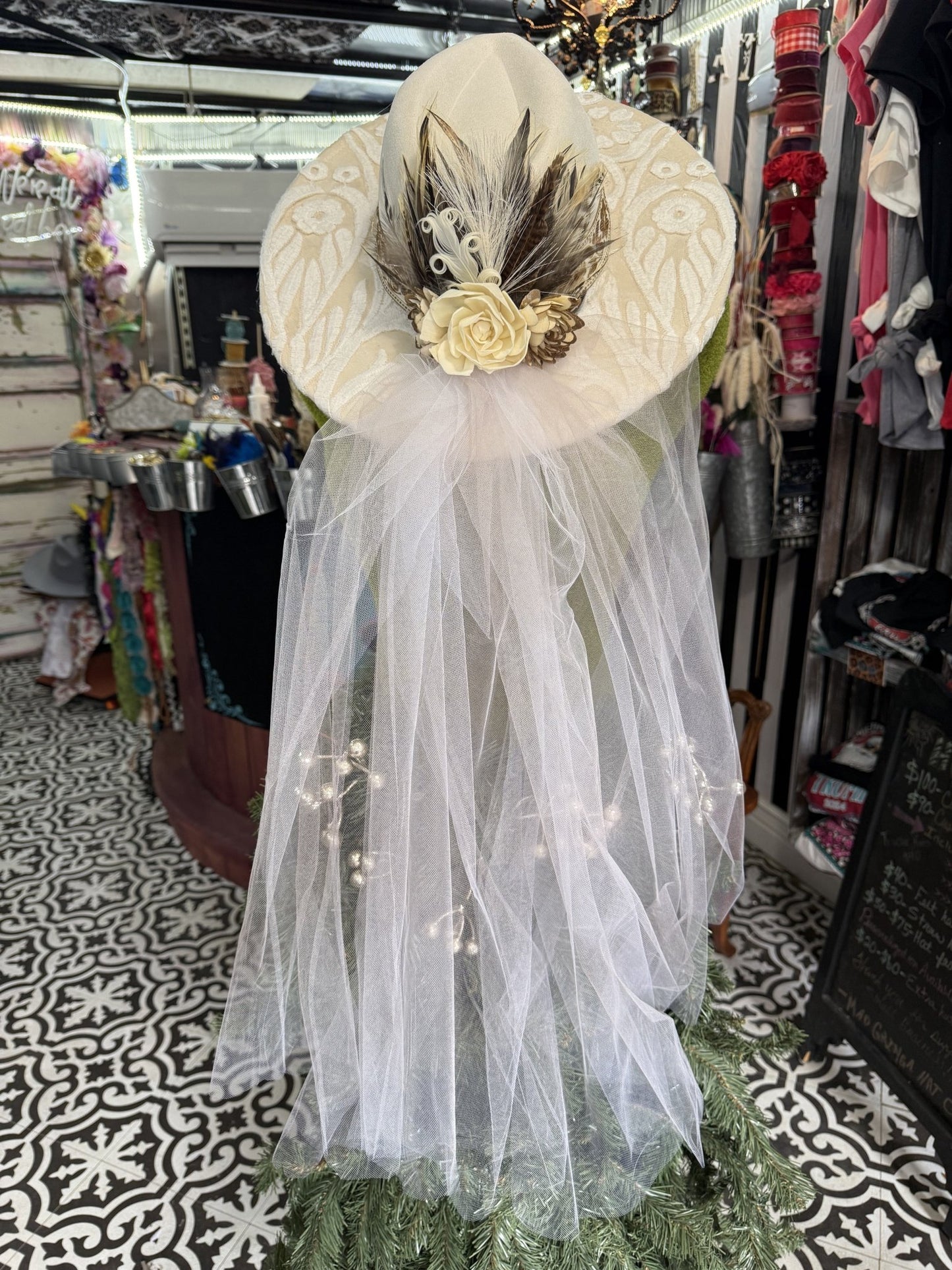 Country Wedding in Cream Veil amd Fascinator - Mad Gringa Hats & Boutique